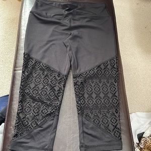 Set of 3 leggings, multiple brands, two capris and one full length -small